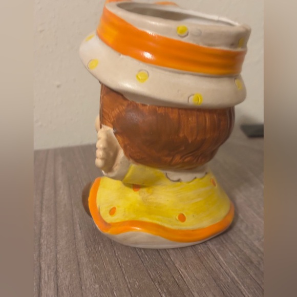 Vintage 1970s Yellow Dress Girl Ceramic Planter Pen Pencil Holder Trinket Box - Picture 5 of 7